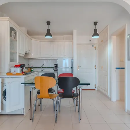 아파트 Zomero, Seaview & Wifi & Pool 코스타델실렌시오